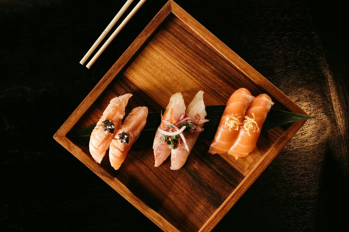 Plateau de sushi vu du dessus
